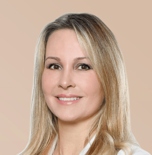 Dr. Claudia Machado
