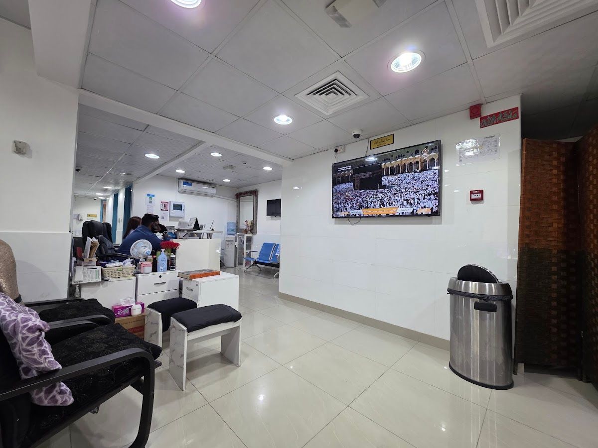 Hollywood Smile Dental Clinic