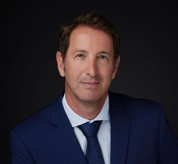 Dr. Levente Deak